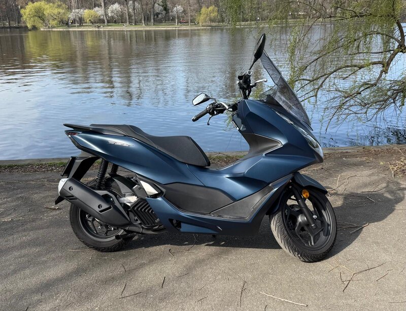 Vand Honda PCX 125 cmc 2024 - 3000 km