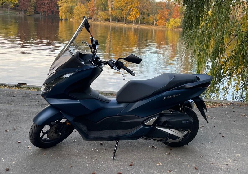 Vand Honda PCX 125 cmc 2024 - 3000 km